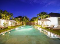 Villa Abaca Iluh, Pool at Night